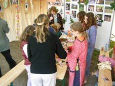 V oble�en� bylinek.